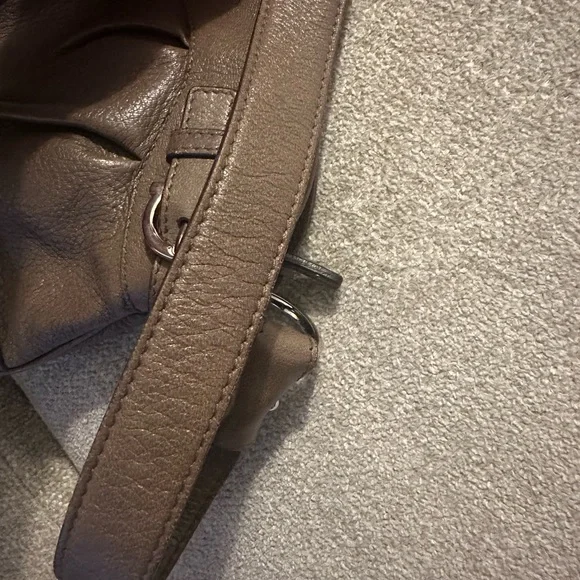 ‼️SOLD‼️Salvatore Ferragamo Gancini Shoulder Bag Leather Brown Silver - Picture 10 of 10